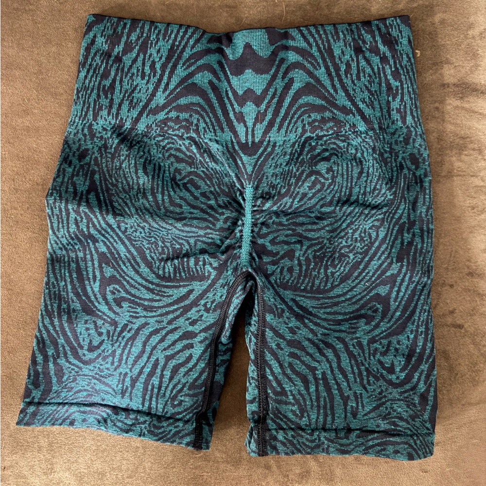 Gymshark Adapt Animal Seamless Shorts - Picture 4 of 5